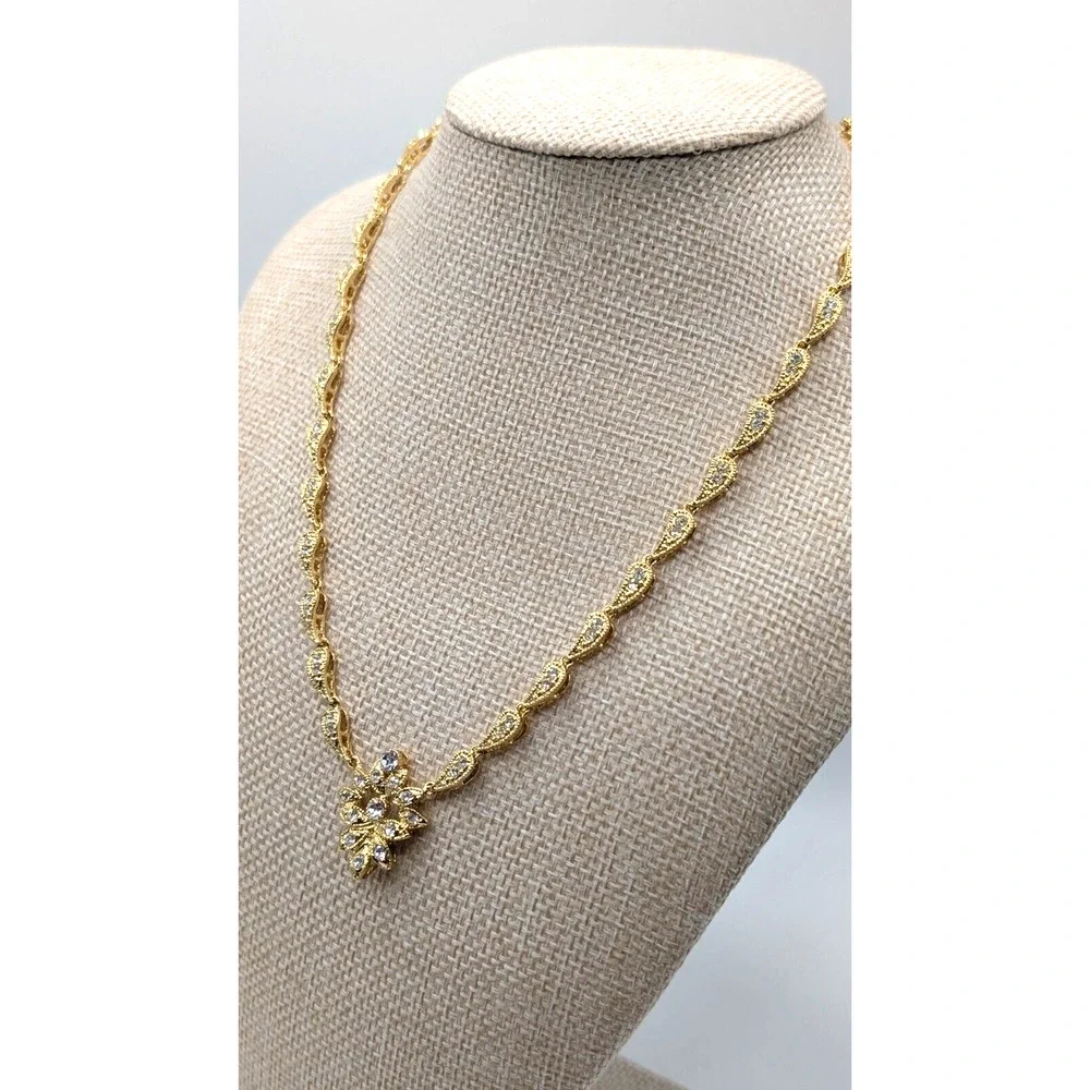 Napier‎ vintage gold toned necklace with rhinestones 18